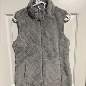 Time and Tru Gray Quilted Super Soft and Cozy Vest w/ Zipper and Pockets